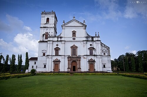 Se Cathedral Goa "Discovering 10 famous Churches in India" 